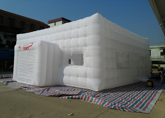 China Barraca inflável inflável branca impermeável do evento da barraca de acampamento 10mLX10mWX4.2mH fornecedor