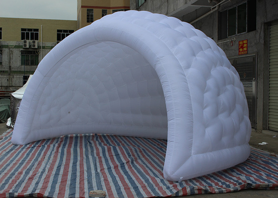 China barraca inflável exterior branca de 5.5mL x de 4.5mH, barraca inflável da abóbada para o quintal fornecedor