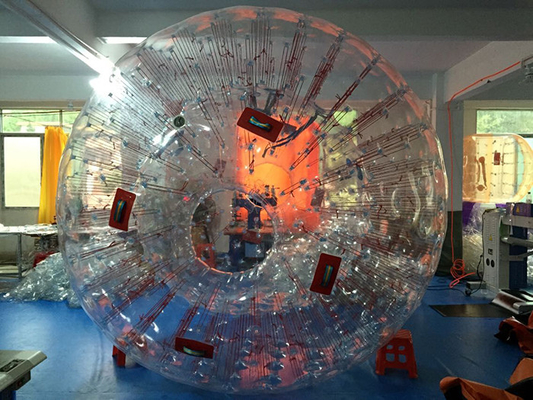 China Brinquedos infláveis exteriores da água para a bola vermelha de Zorb do ser humano do jogo do verão dos adultos fornecedor