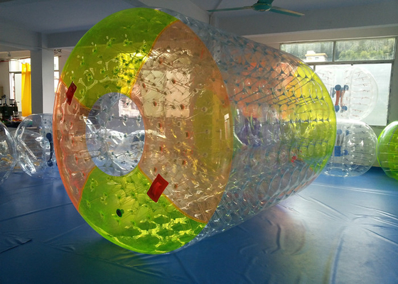 China Bola/rolo de flutuação da água do fechamento inflável surpreendente do parque de diversões para adultos fornecedor