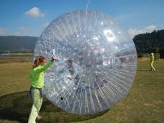 A categoria comercial fora dos seres humanos fez sob medida a bola inflável de Zorb para jogos de equipe fornecedor